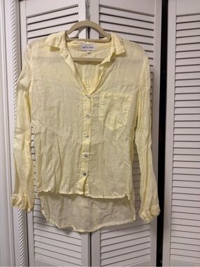 BELLA DAHL yellow linen button down